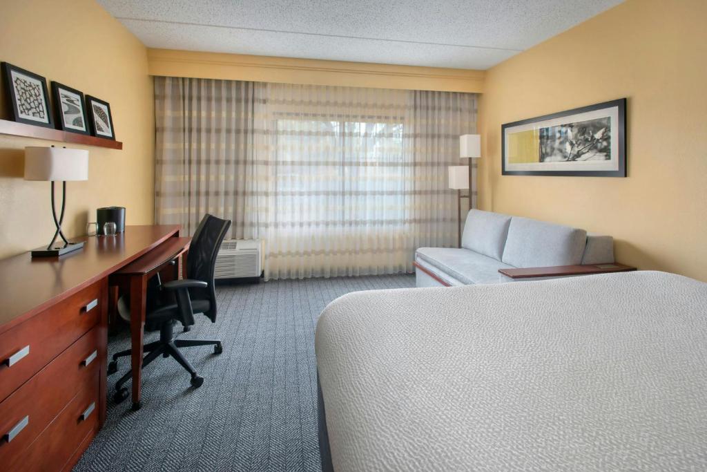Courtyard by Marriott Mt. Laurel image