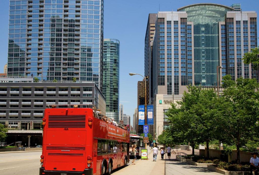 Embassy Suites by Hilton Chicago Downtown Magnificent Mile image