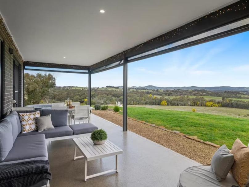 Heathcote Getaway, Nullegai with Spectacular Views photo 2