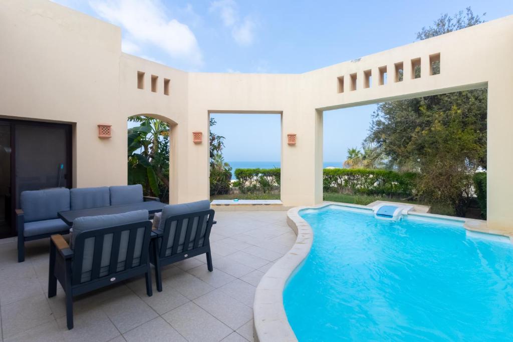 Luxury villa with private pool photo 2