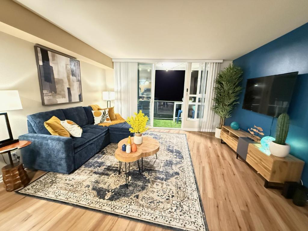 Oceanfront 1 BR Oasis w Parking & Pool 417 image