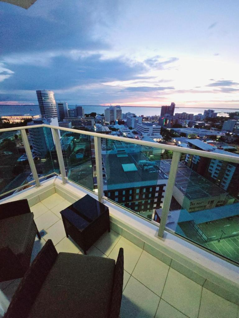 Skyview 2 bathroom Sub-Penthouse Harbour Views photo 3