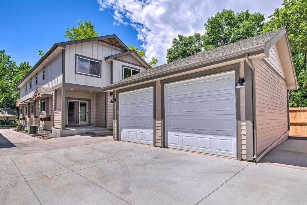 Quiet Family Friendly 3 BR Near Loveland DT image