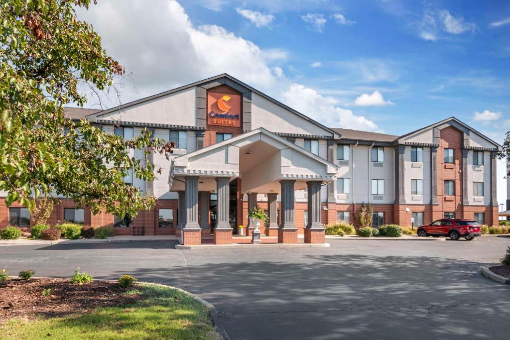 Comfort Suites St Charles - St Louis image