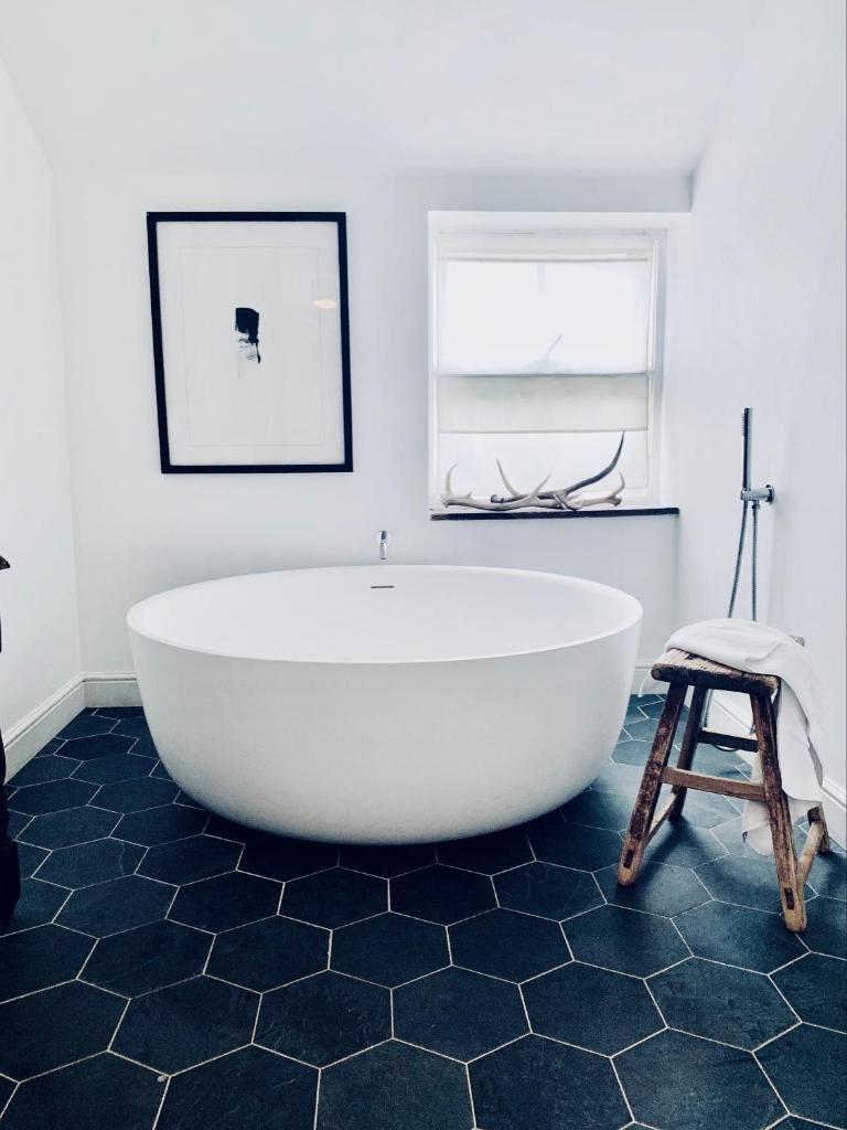 Wester Auchraw Croft B&B - Tap to explore photos