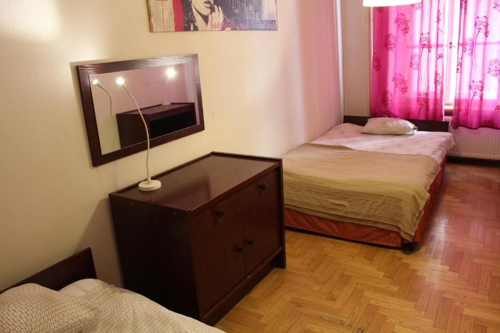 Апартаменты (Апартаменты-студио с мини-кухней (для 3 взрослых)), Cracow Old Town Guest House