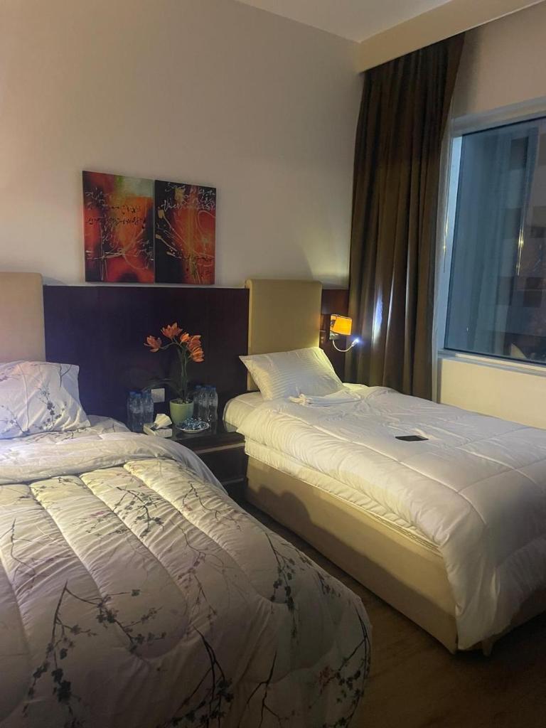 Elegant private room with attached bathroom photo 4