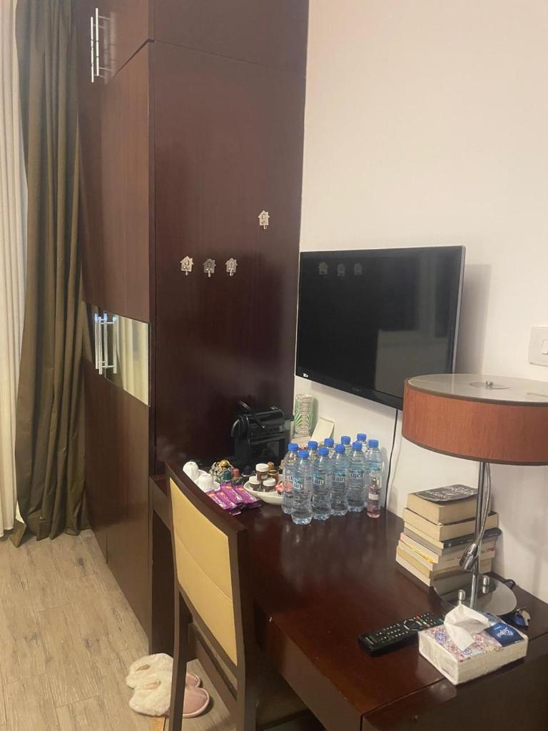 Elegant private room with attached bathroom photo 3