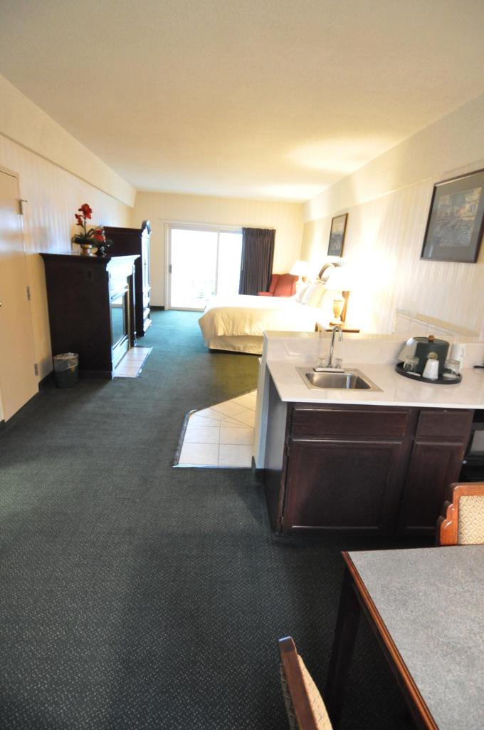 Hillside Inn photo 2