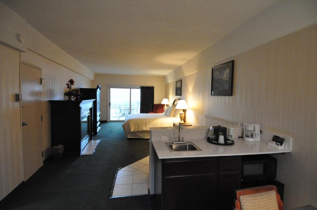 Hillside Inn photo 4
