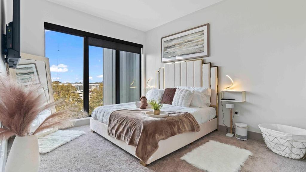 NEW! ChateauOasis PenthouseViews KingBed FreePark image