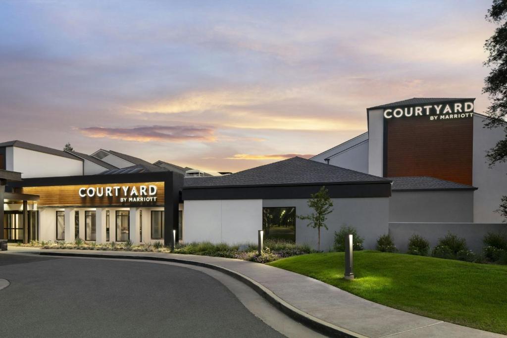 Courtyard by Marriott Bakersfield image
