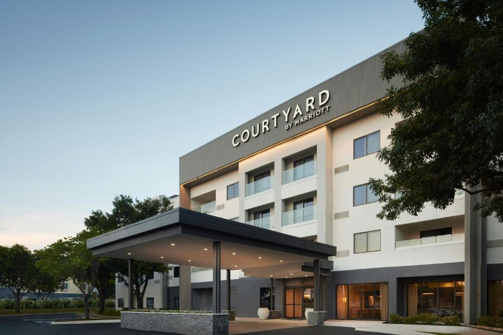 Courtyard by Marriott Austin South image
