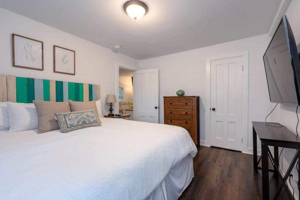 2-Bedroom Apartment, Historic Carriage House image