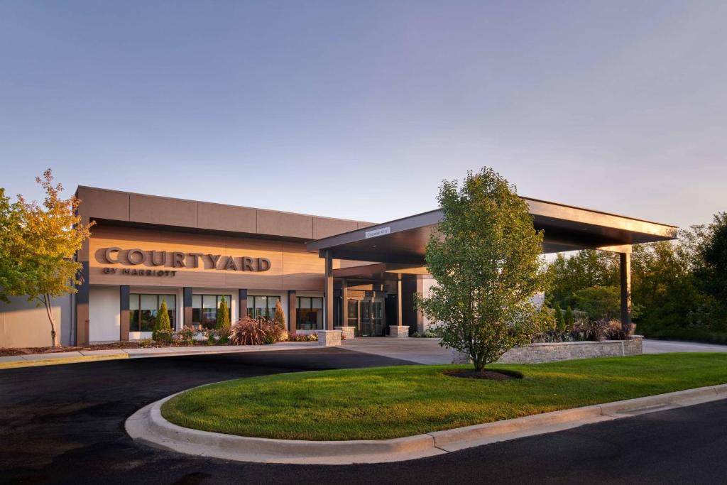 Courtyard by Marriott Chicago Highland Park/Northbrook image