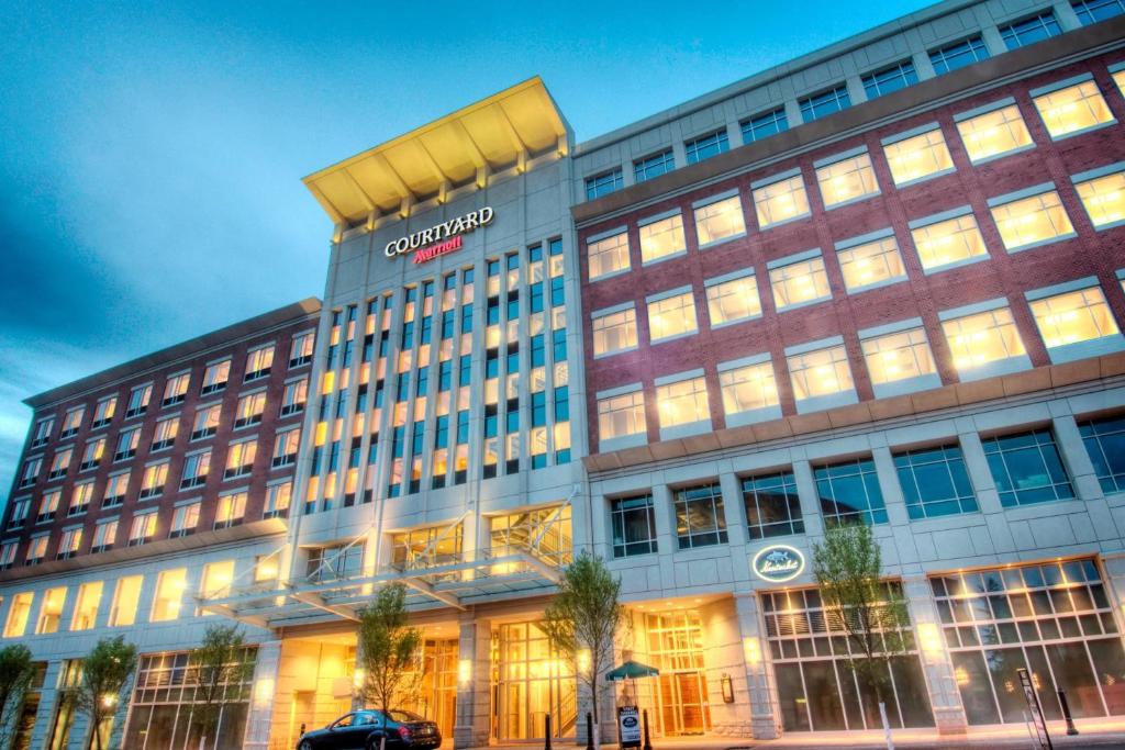 Courtyard by Marriott Greenville Downtown image
