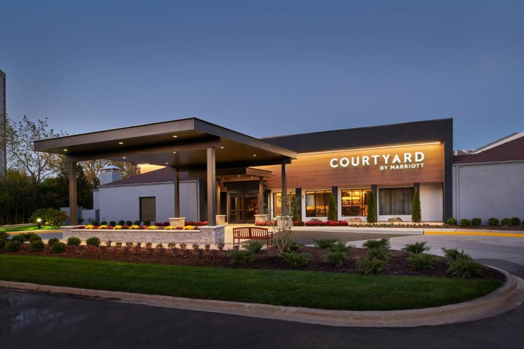 Courtyard by Marriott Chicago Oakbrook Terrace image