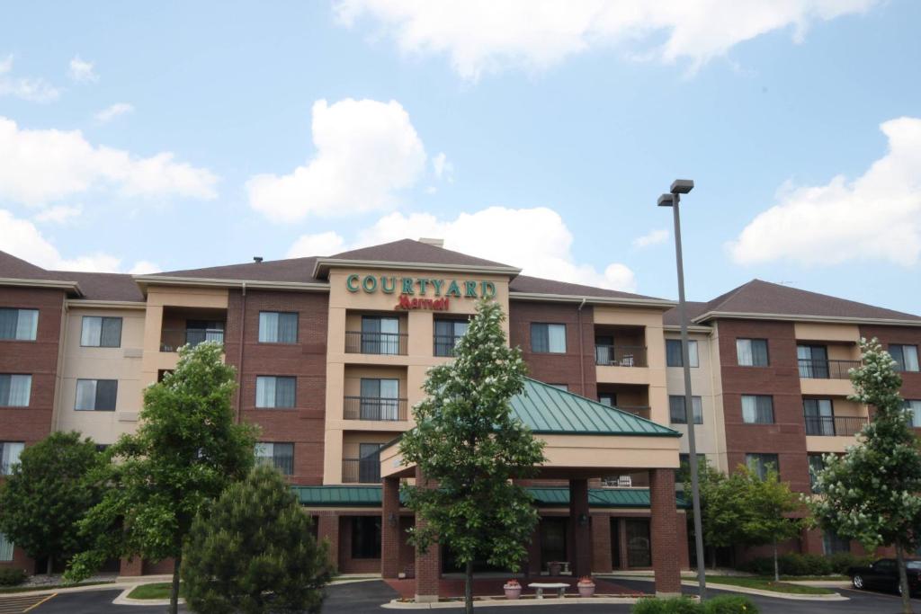 Courtyard by Marriott Chicago Bloomingdale image