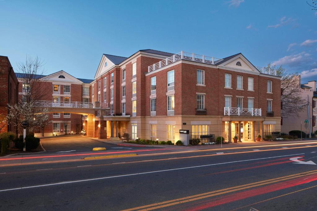 Courtyard by Marriott Charlottesville University Medical Ctr image