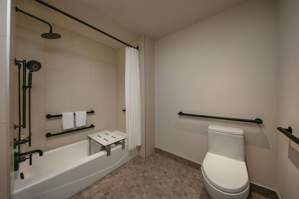 AC Hotel Downtown Los Angeles, a Marriott Hotel - Tap to explore photos