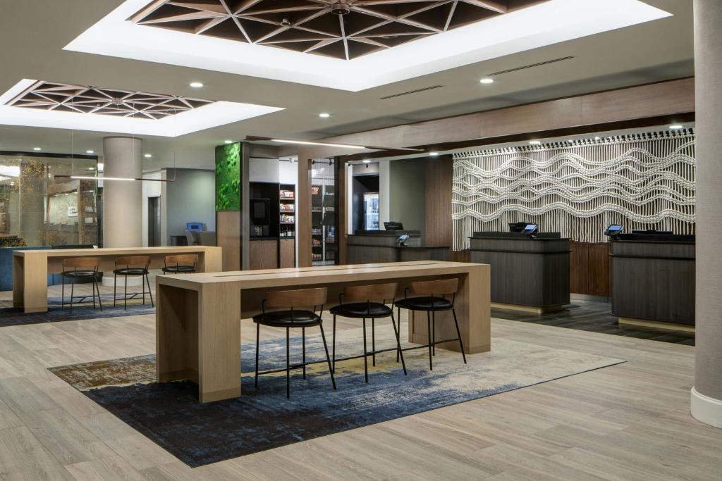 Courtyard by Marriott Chicago Downtown River North image