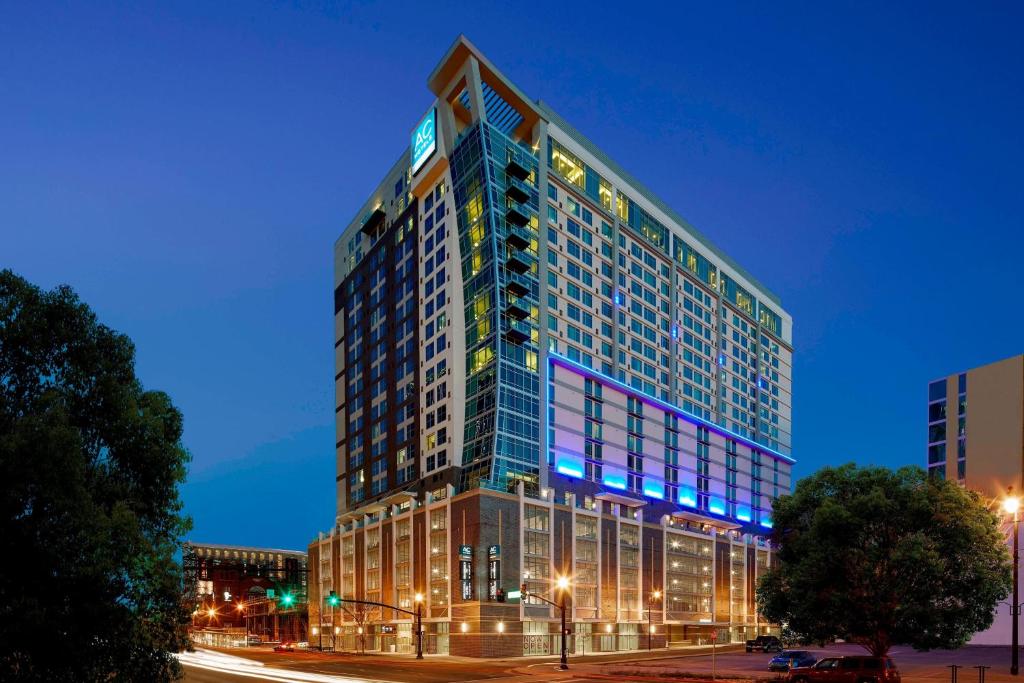 Residence Inn by Marriott Nashville Downtown/Convention Center image