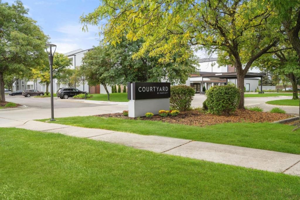 Courtyard by Marriott Detroit Metropolitan Airport Romulus image