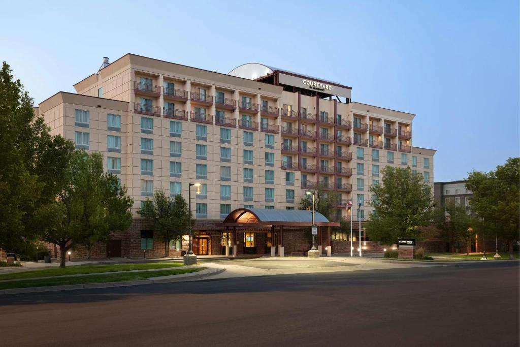 Courtyard by Marriott Denver Airport image