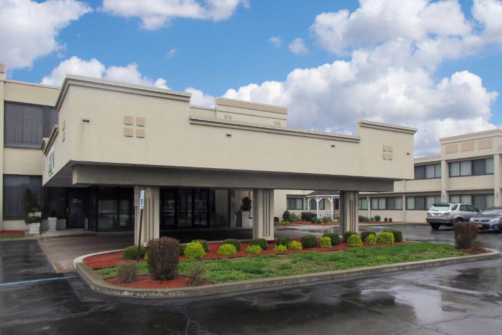 Quality Inn image