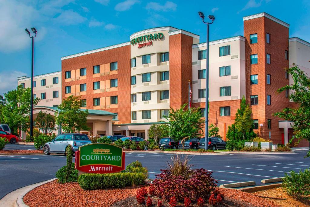 Courtyard by Marriott Greensboro Airport image