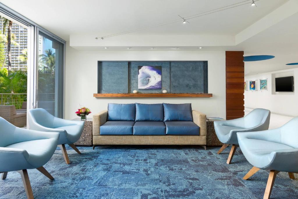 Courtyard by Marriott Waikiki Beach image