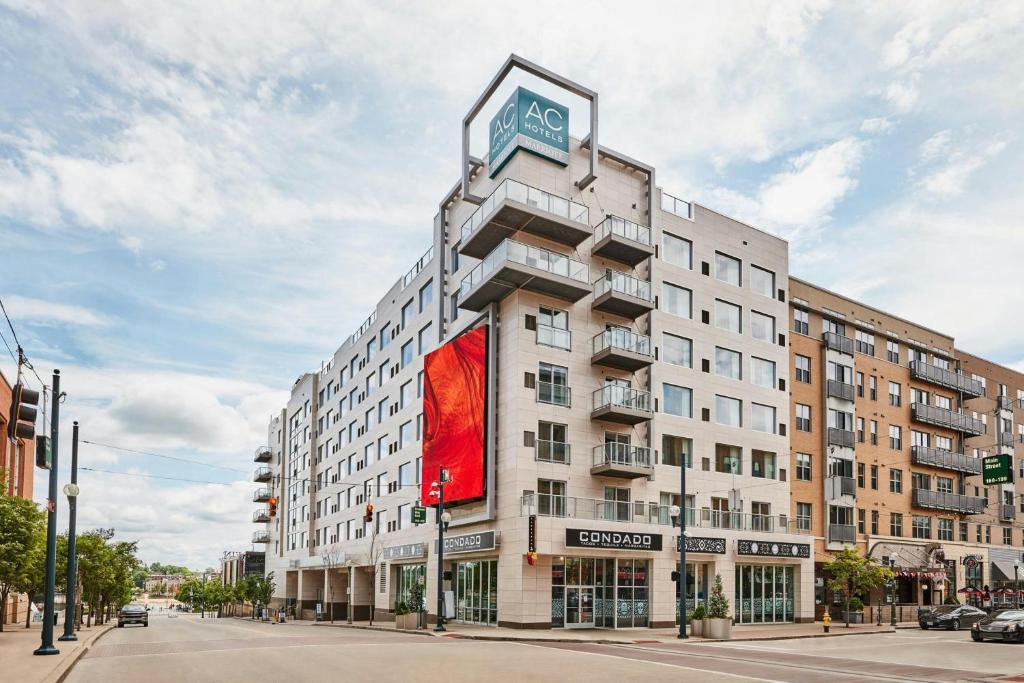 AC Hotel by Marriott Cincinnati at The Banks image
