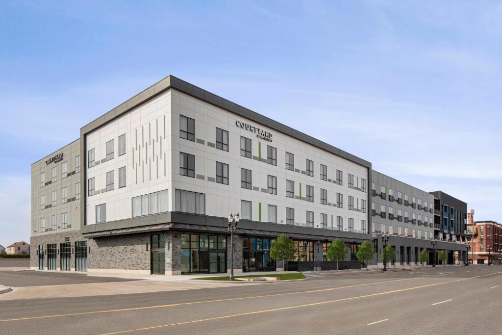 Courtyard by Marriott Lansing Downtown image