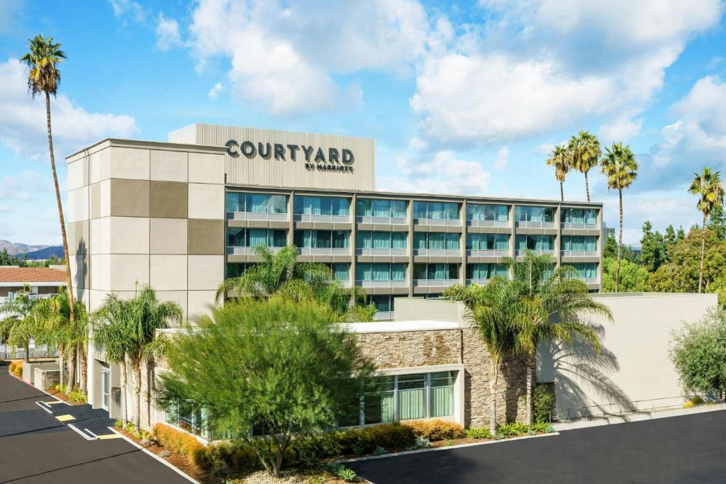 Courtyard by Marriott Los Angeles Woodland Hills image