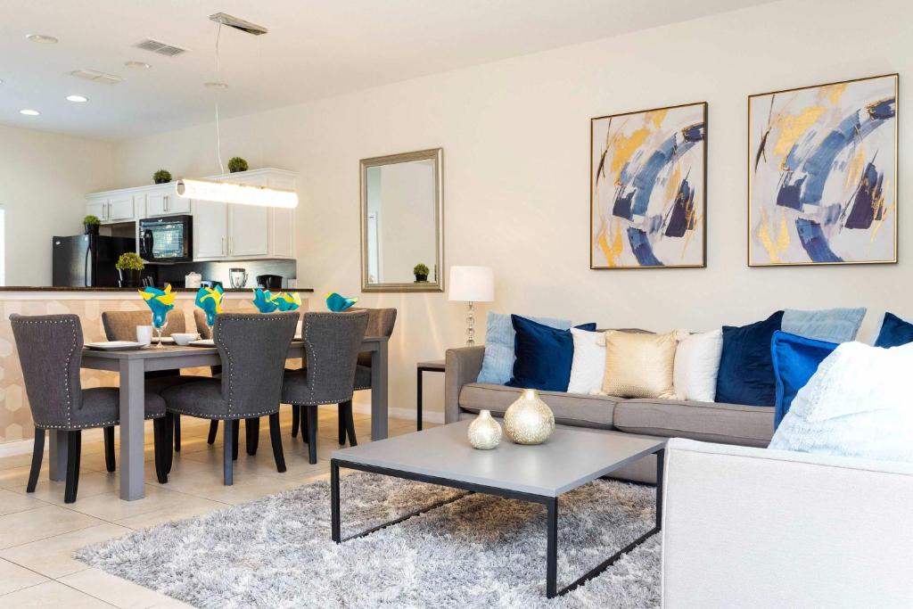 Three Bedrooms Townhome 3012 - Tap to explore photos