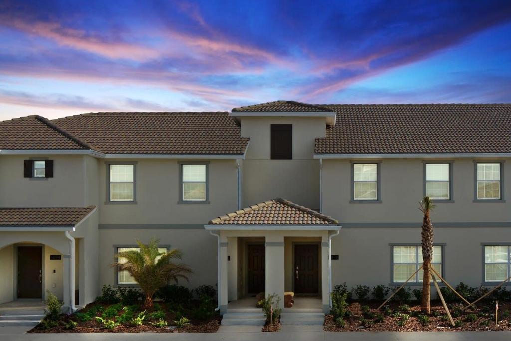 Four Bedroom close to Disney w/ Pool 4898 image