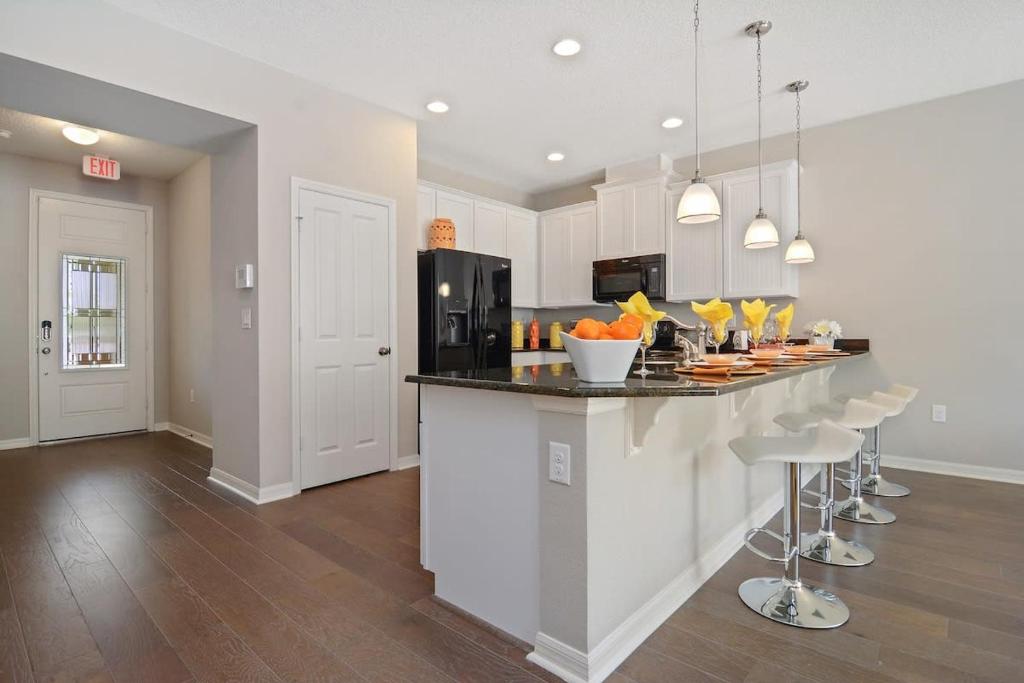 Stunning 4Bd Sleeps9 w Jacuzzi Close to Disney @ Compass Bay 5113 image