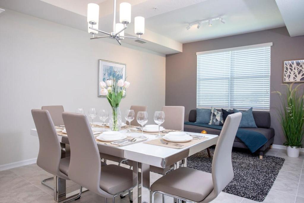 Gorgeous Two Bedroom Apto Close to Disney 306 image