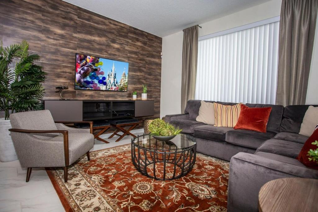 Four Bedroom Storey Lake Resort Close to Disney w Pool 3063 image