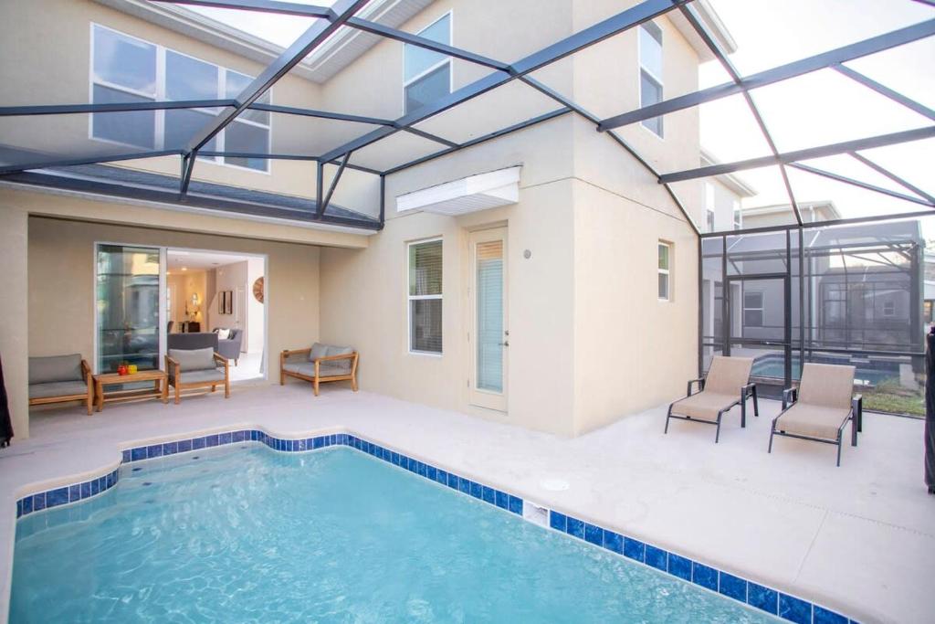 Gorgeous 5 Bd Home Close to Disney Storey Lake Resort 2734 image