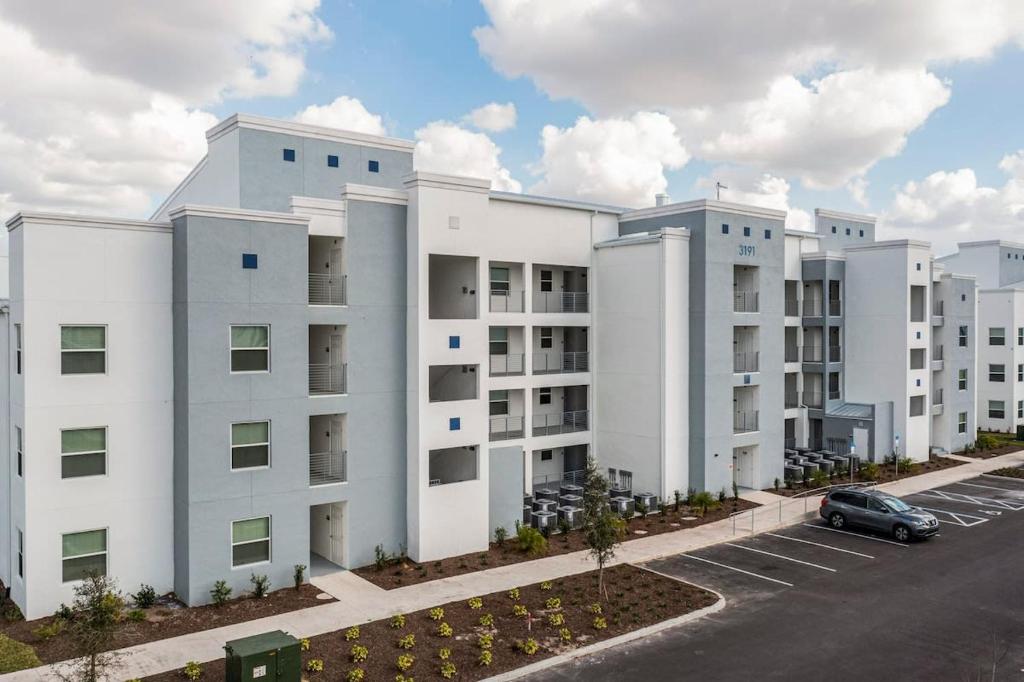 Stunning 2 Bedroom Apartment Close to Disney 304 3191 image