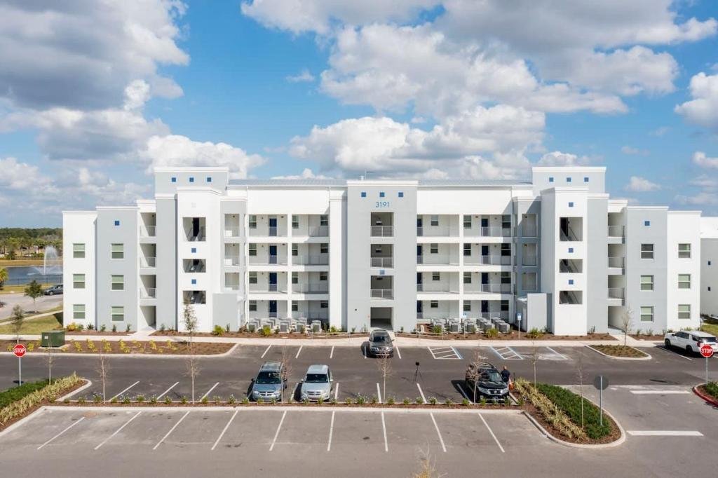 Gorgeous 2Bd Apto Close to Disney @ Storey Lake 404 3191 image