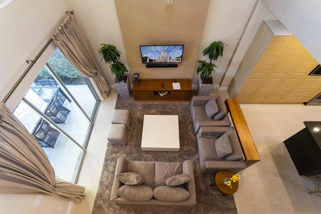 Gorgeous 4 Bd Close to Disney @ Magic Village 3114 image
