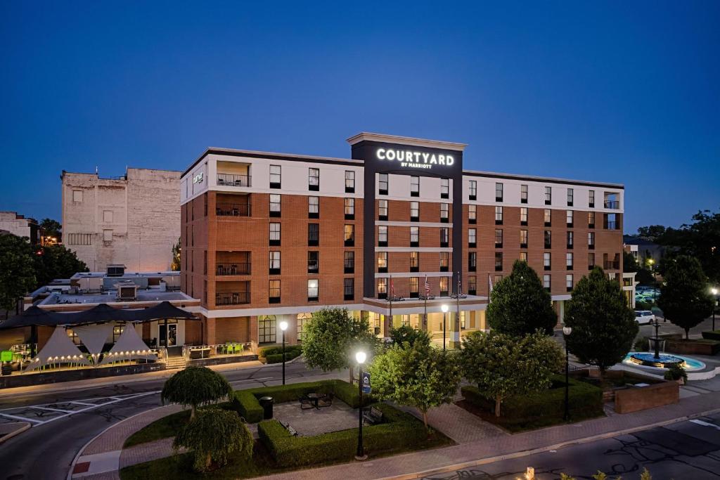 Courtyard by Marriott Springfield Downtown image