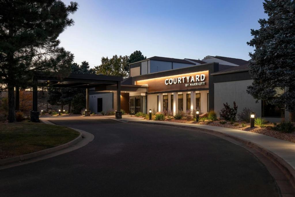 Courtyard by Marriott Denver Central Park image