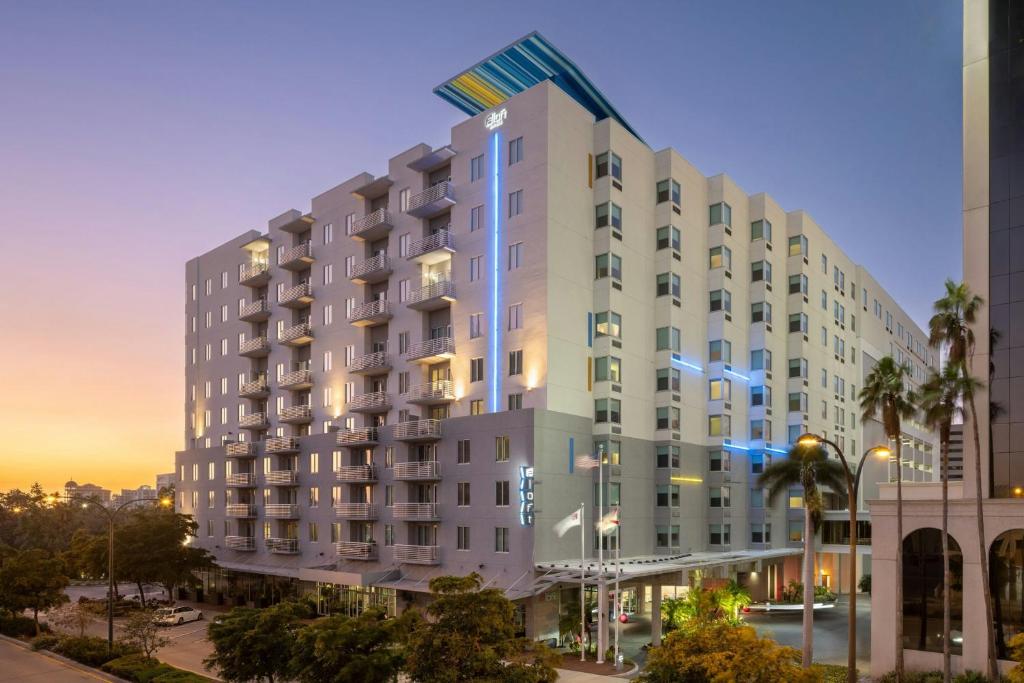 Aloft Sarasota image