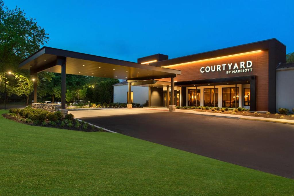 Courtyard by Marriott Lincroft Red Bank image