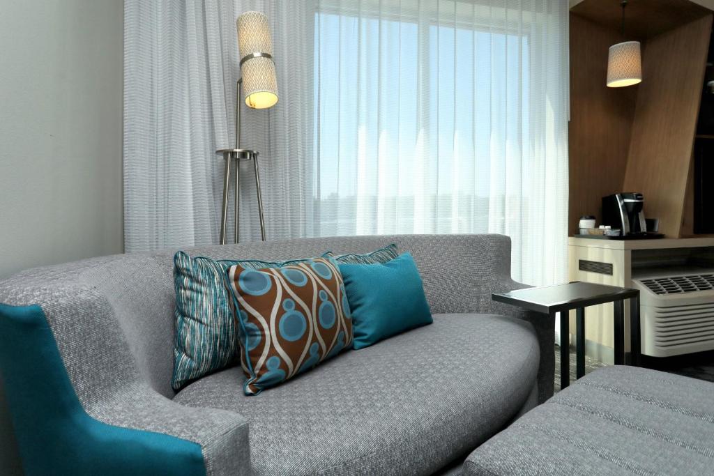 Courtyard by Marriott North Brunswick - Tap to explore photos