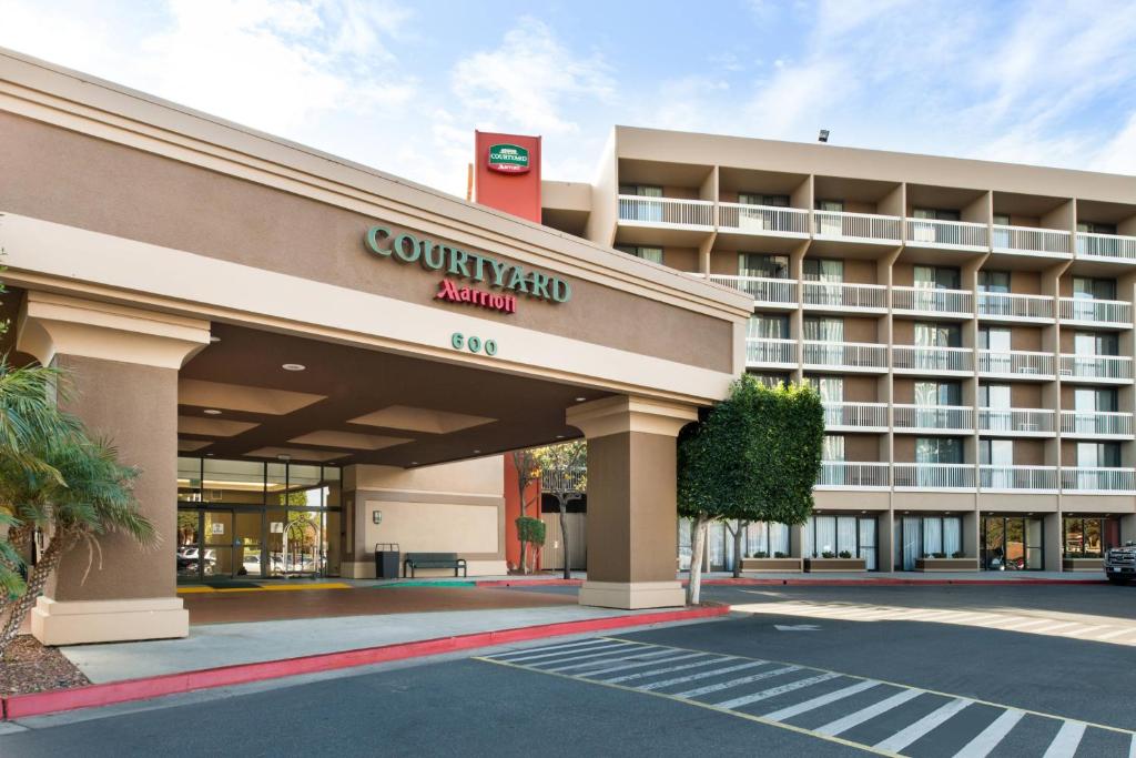 Courtyard by Marriott Oxnard Ventura image