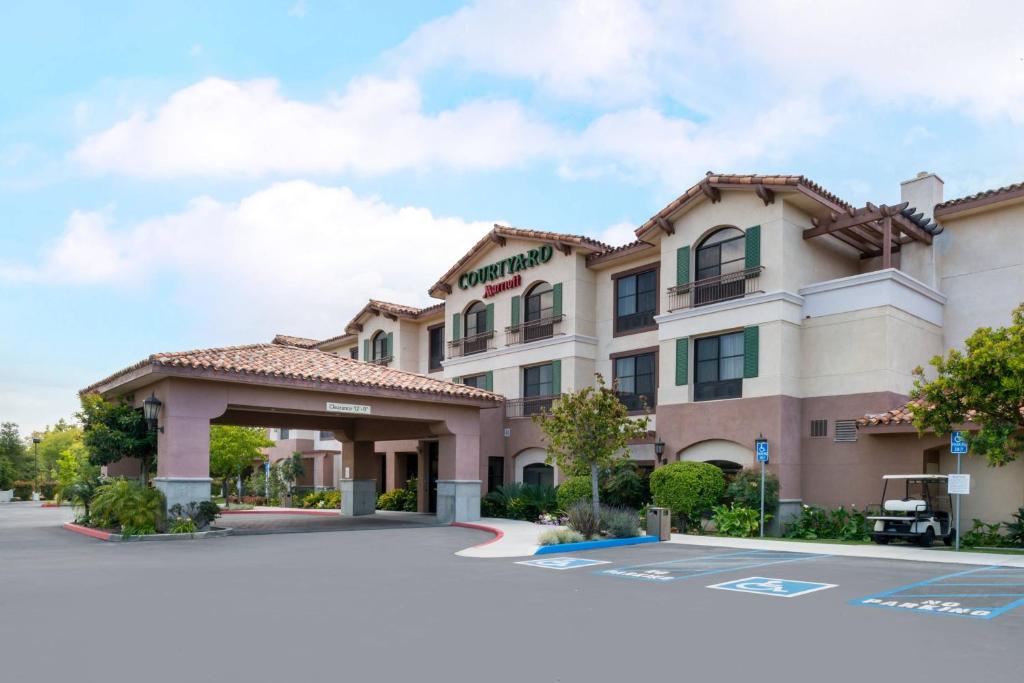 Courtyard Thousand Oaks Ventura County image